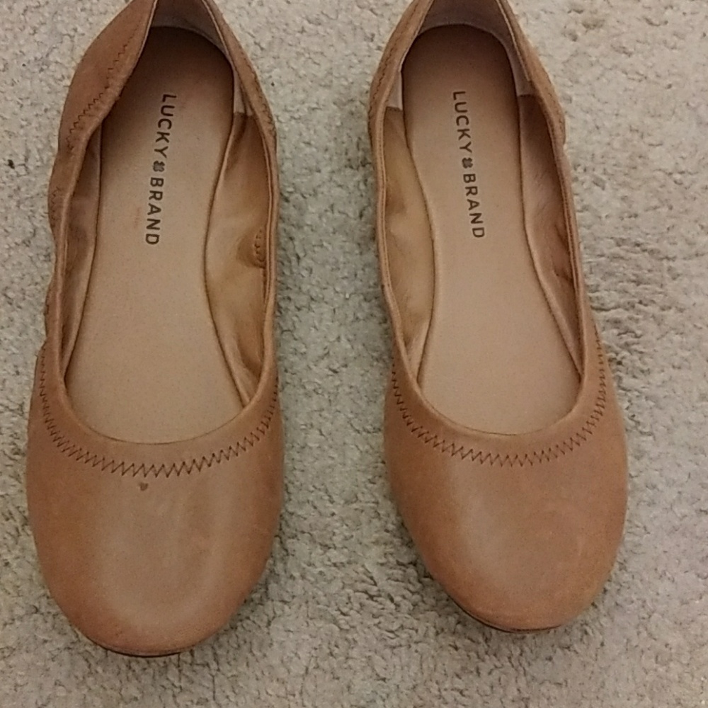 Lucky Brand tan flats. Sze 9 .